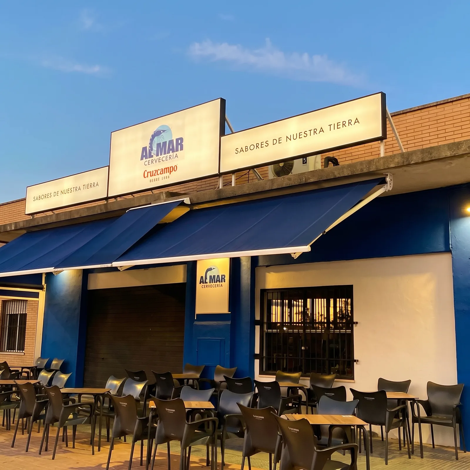 Buitenterras van Cervecería Almar aan de Calle Verde Albahaca, Mairena del Aljarafe